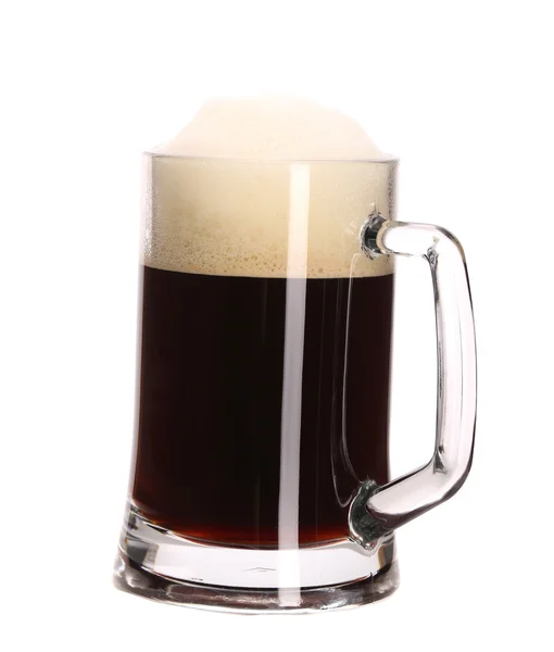 Grande caneca alta de cerveja marrom com espuma . — Fotografia de Stock