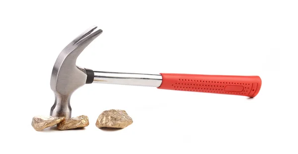 Close up of gold nugget and hammer. — Stock Photo, Image