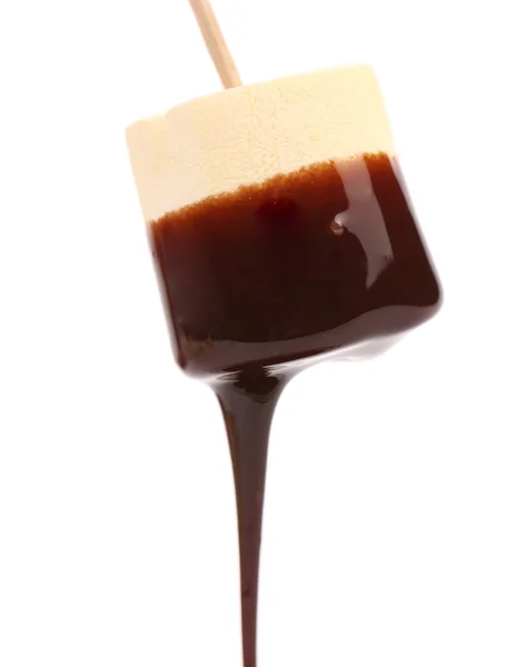 Marshmallow with chocolate dripping. — Stockfoto