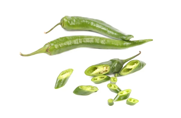 Close up van groene paprika's en segmenten. — Stockfoto