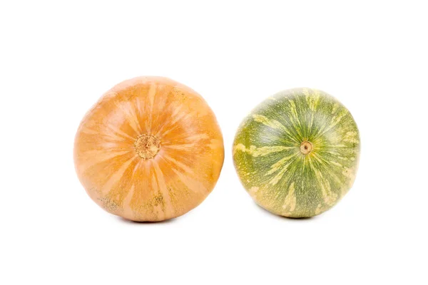 Dos calabazas frescas de color naranja y verde —  Fotos de Stock