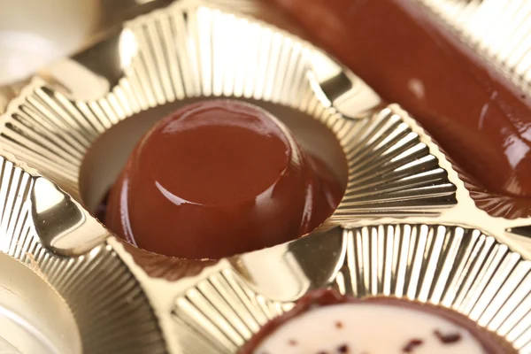 Dulces de chocolate envueltos. De cerca. —  Fotos de Stock