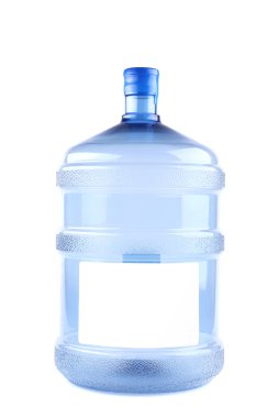 Yirmi ufaklıklarla plastik kutu su.