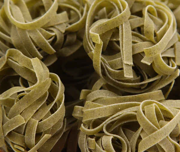 Italiensk grön pasta tagliatelle. — Stockfoto