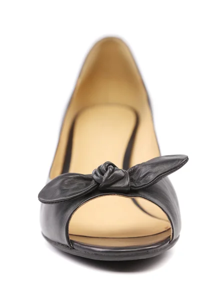 Vista frontal del zapato de mujer negro . — Foto de Stock