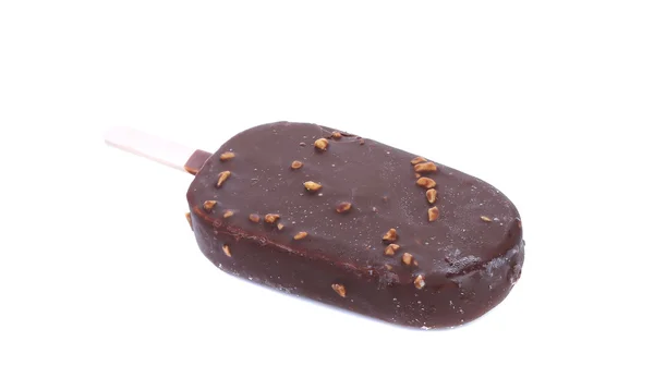Шоколадное мороженое с орехами . — стоковое фото