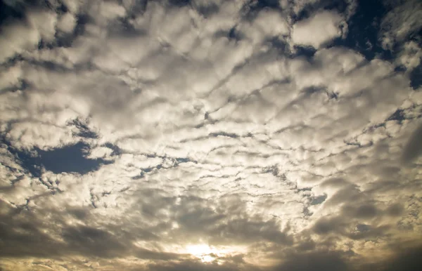 Бесконечные облака на закате . — стоковое фото