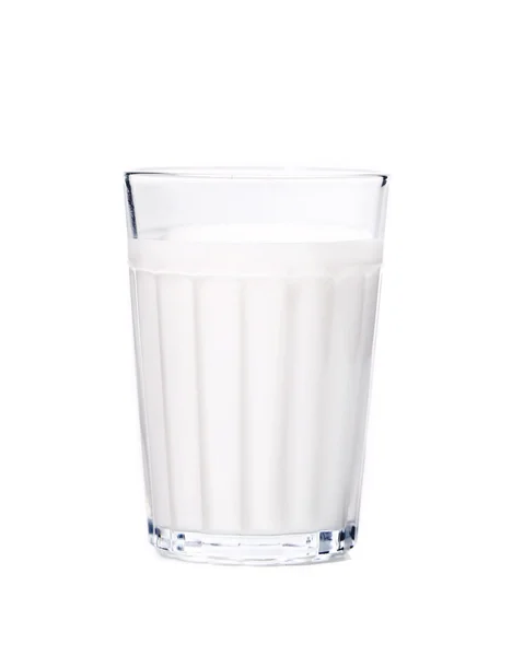 Facettiertes Glas mit Milch. — Stockfoto