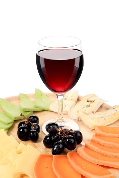 Kırmızı şarap ve peynir kompozisyon. — Stok fotoğraf