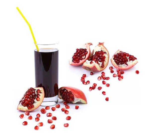 Bicchiere di succo di melograno con frutta a fette . — Foto Stock