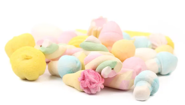 Olika färgglada marshmallow på nära håll. — Stockfoto