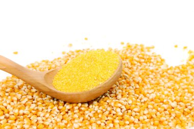 tahta kaşık içine Mısır buğday.