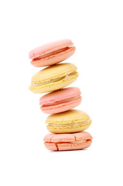 dört macaron kek yığını.