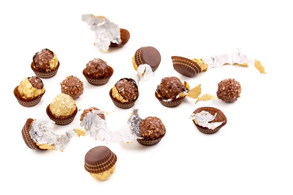 Un mucchio di bonbon rotondi al cioccolato . — Foto Stock