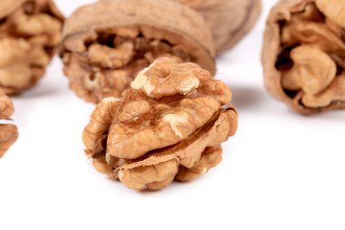 avuç ceviz bütün ve kırık.