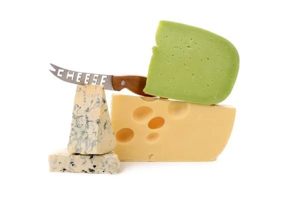 Verschillende heerlijke kaas met mes. — Stockfoto