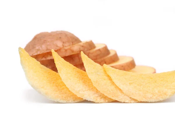Uspořádání čipy a nakrájené brambory — Stock fotografie