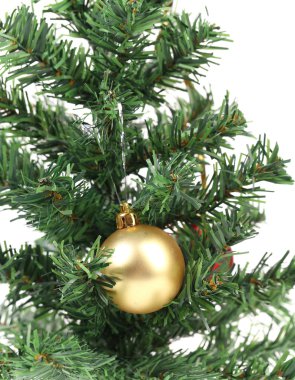 Noel ağacı ve sarı toy.