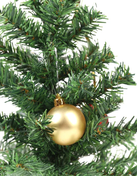 Kerstboom en gele speelgoed. — Stockfoto