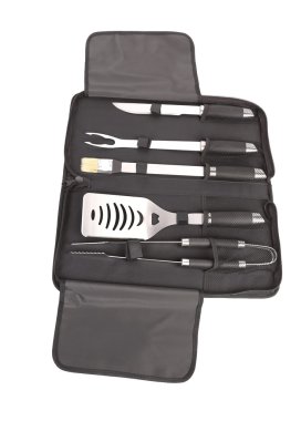 Barbekü için bir araç siyah çanta ayarlamak.