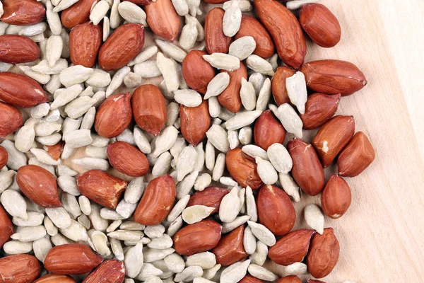 Close up of peanuts and sunflower seeds. — Stock Photo, Image