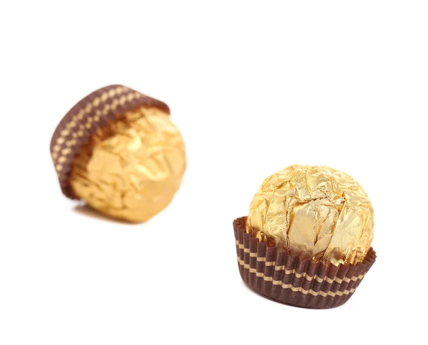 Primer plano del bombón de oro de chocolate . —  Fotos de Stock