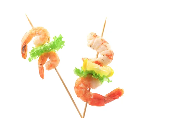 Crevettes grillées sur un bâton . — Photo