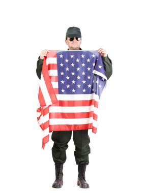 adam iş giysisi içinde Amerikan bayrağı sahanın