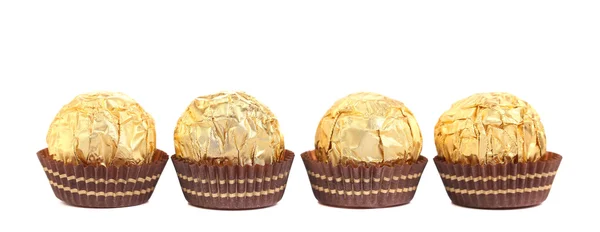 Empat di baris coklat bonbons — Stok Foto