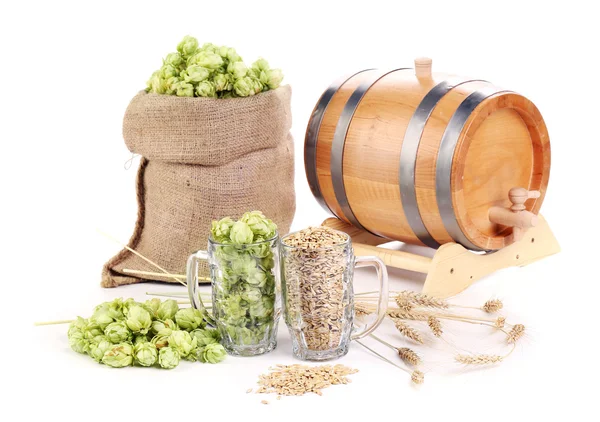 Two mugs with barley and hop — Stock Photo, Image