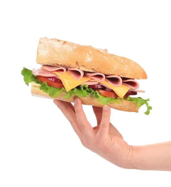 フランスのバゲット新鮮なサンドイッチの手に — ストック写真