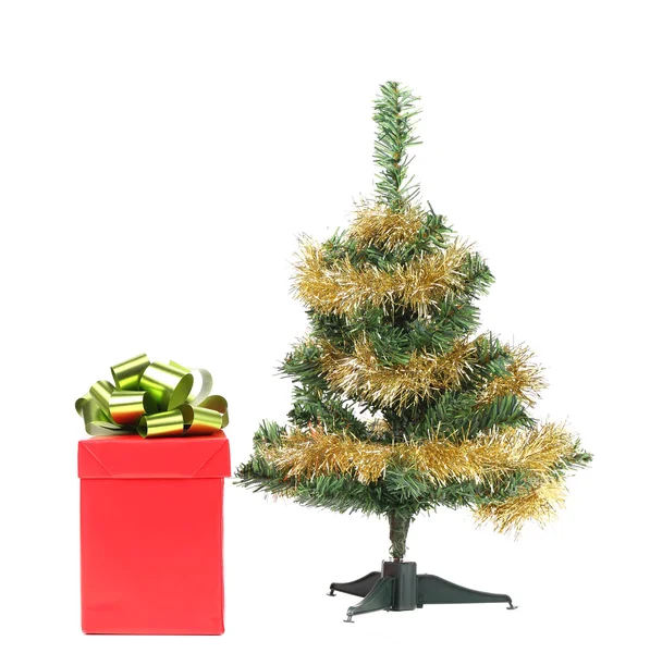 Árbol de Navidad con caja regalo —  Fotos de Stock