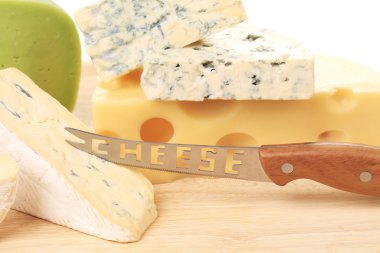 ahşap üzerine peynir