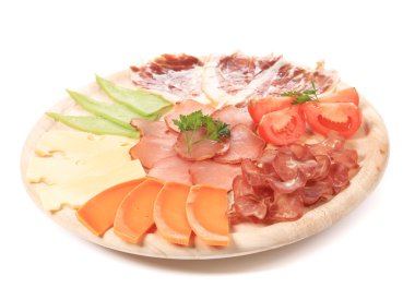 peynir ve et ahşap tabakta