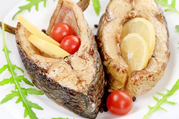 Dos trozos fritos de pescado — Foto de Stock