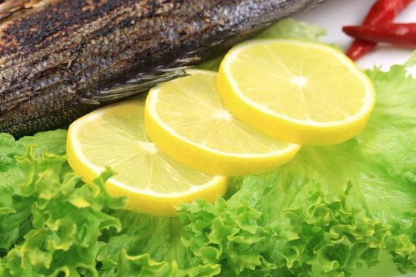 Grilled seabass with lemon — Stock Photo, Image