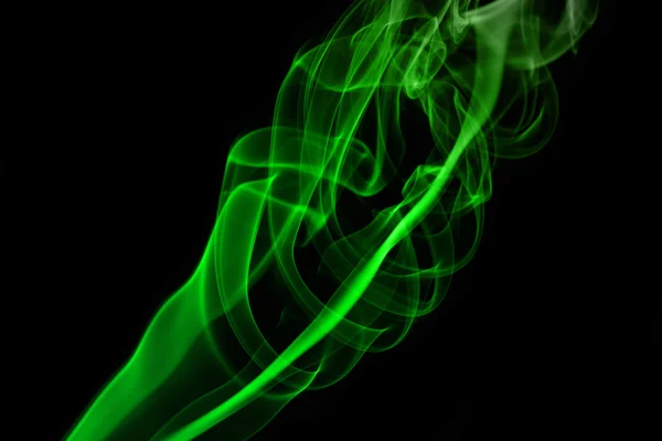 ミステリーの緑の美しい煙 — ストック写真