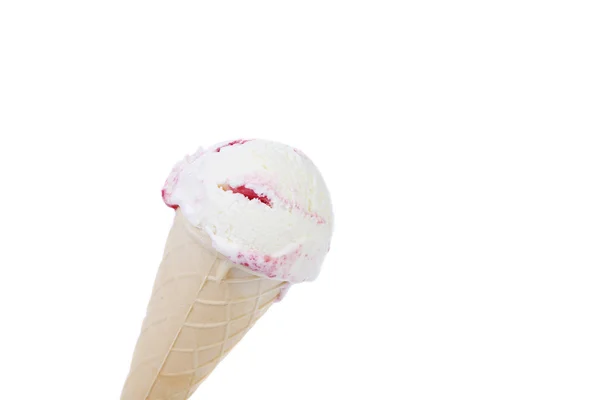 Crème glacée blanche dans un cône de gaufre — Photo