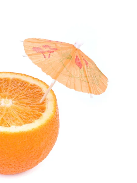 Cortar naranja bajo paraguas —  Fotos de Stock