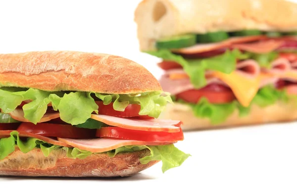 Jambonlu ve domatesli sandviç — Stok fotoğraf