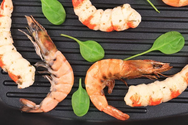 Shrimp on frying pan — Stock Photo, Image
