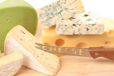 ahşap üzerine peynir.