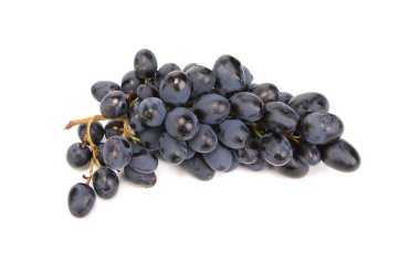 串熟又多汁的黑葡萄.