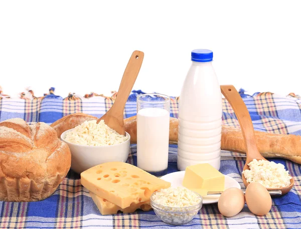 Komposition mit Brot, Milch und Käse — Stockfoto
