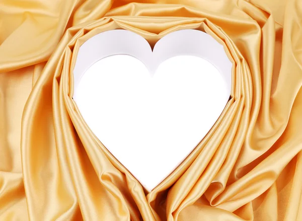 Coração branco de seda dourada — Fotografia de Stock