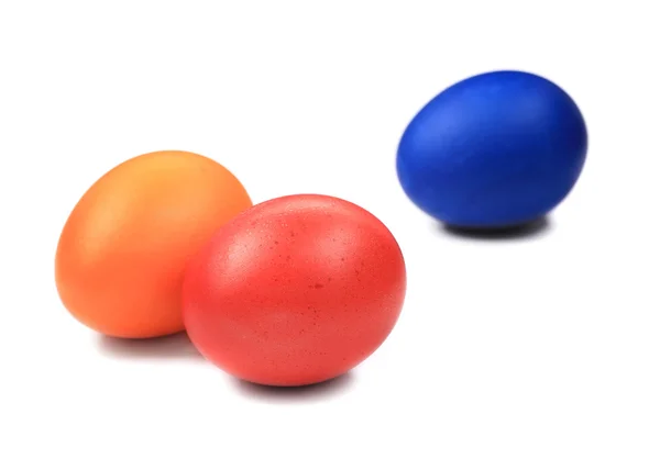Huevos rojos de naranja y azul de Pascua — Foto de Stock