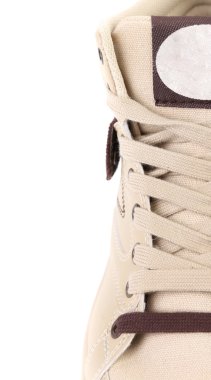 Beyaz dantel spor ayakkabı.