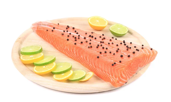 Filete de salmón con pimienta y cítricos . — Foto de Stock