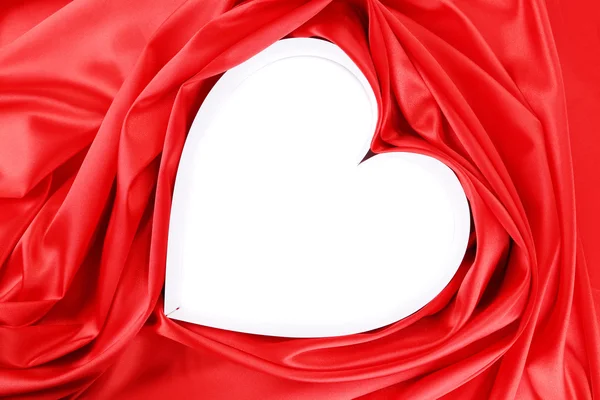 Cuore di carta in raso rosso . — Foto Stock