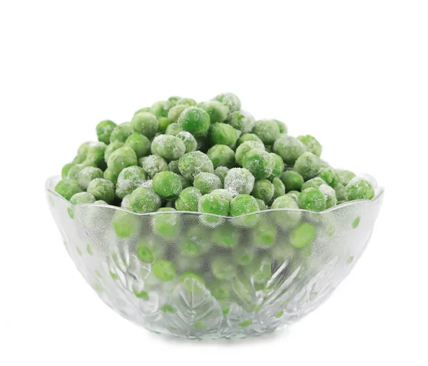 Glasschale mit grünen gefrorenen Erbsen. — Stockfoto